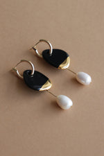 Arp Pearl And Porcelain Earrings - Black