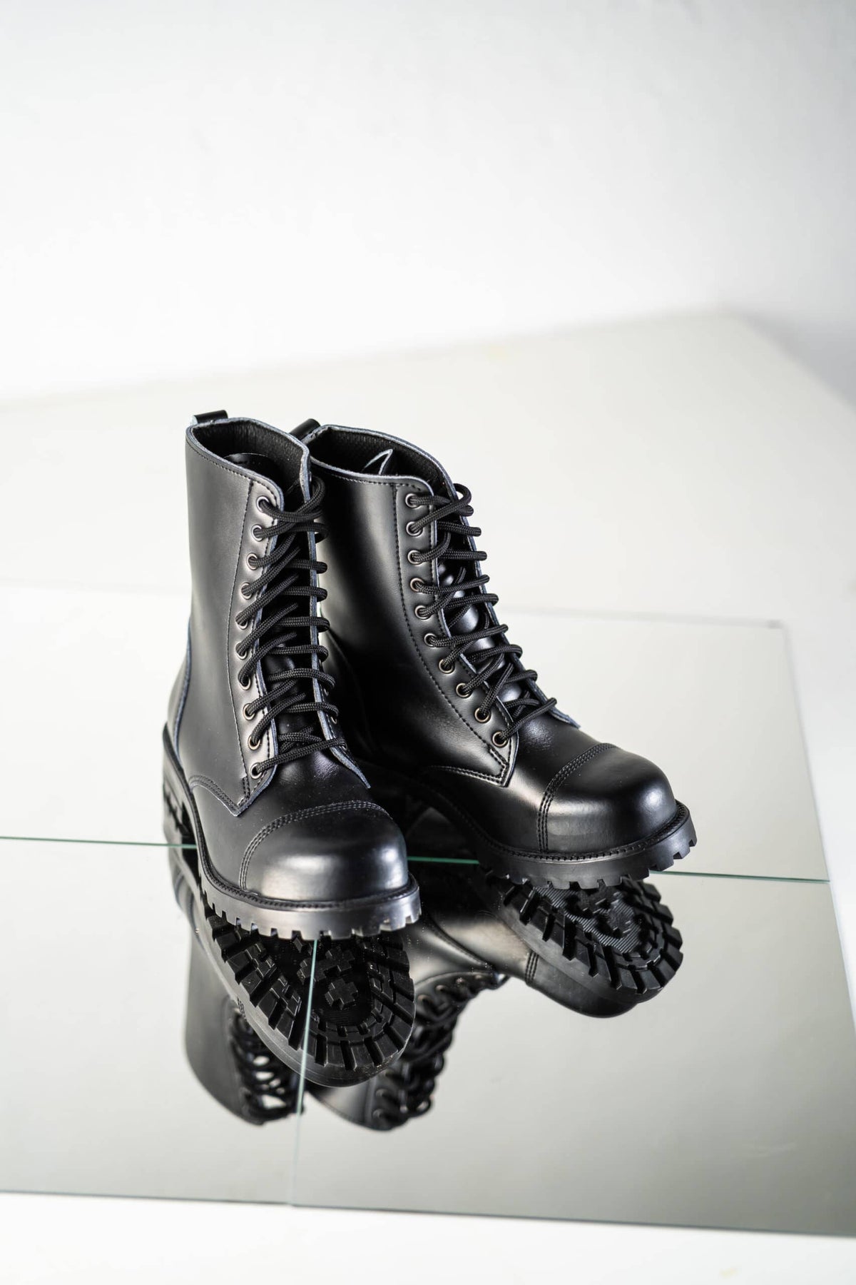 Samelin 511 black leather lace-up boots in the classic Springerstiefel style