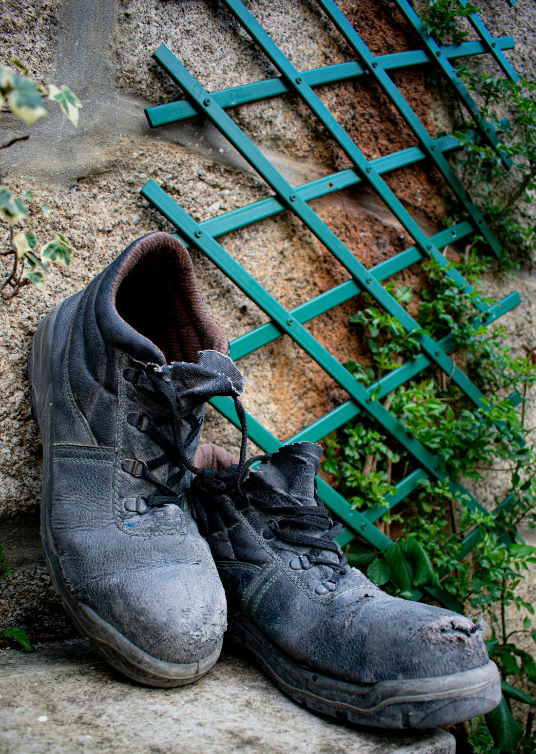 signs you need to replace hiking boots worn out boots inspection and damage check