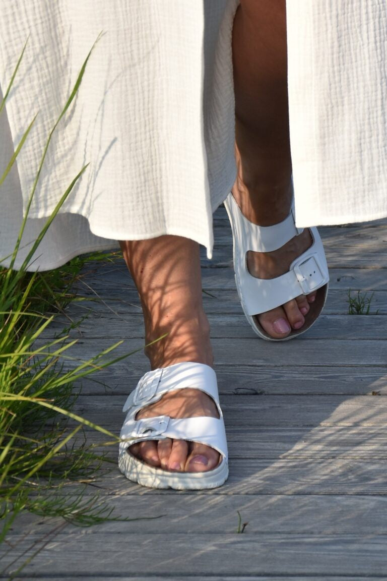 Meeliku Sandals