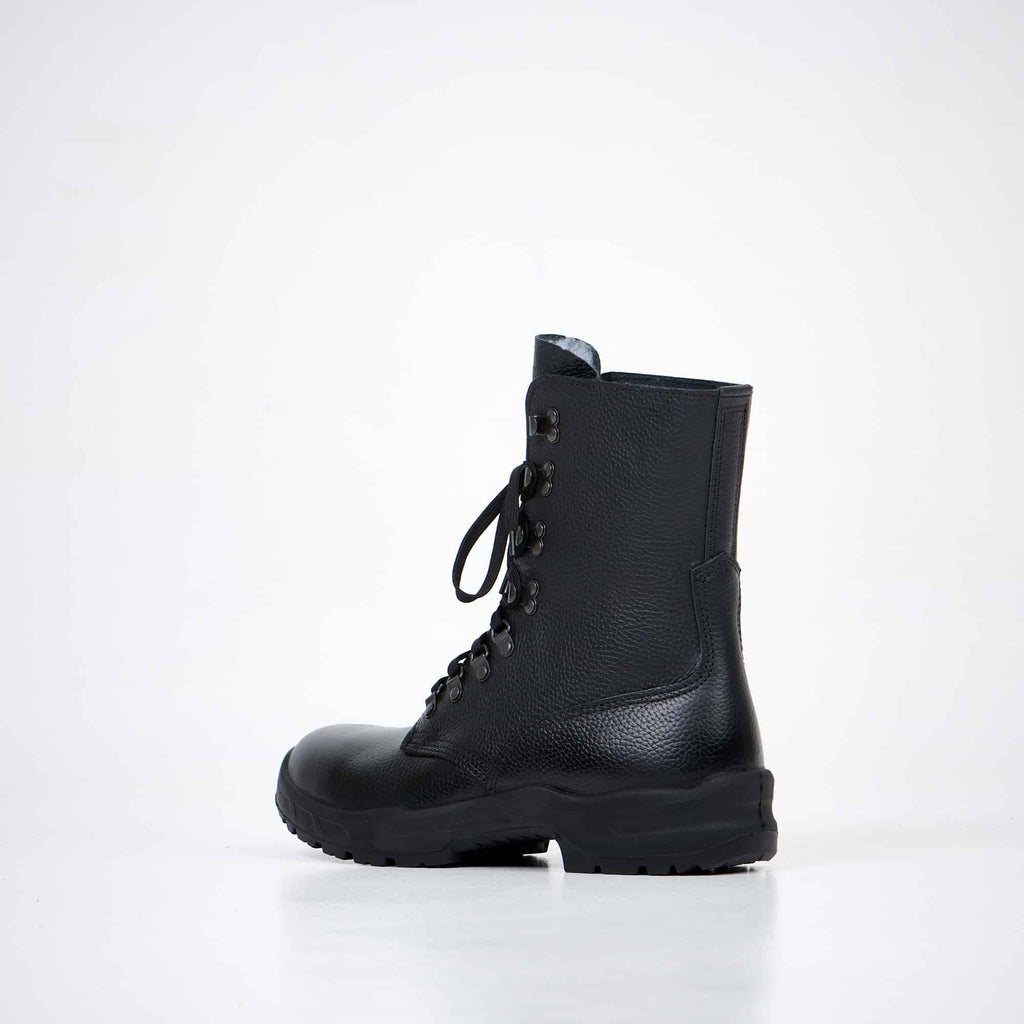 2077 Combat Boots, auch bekannt als M77 Boots 2.0