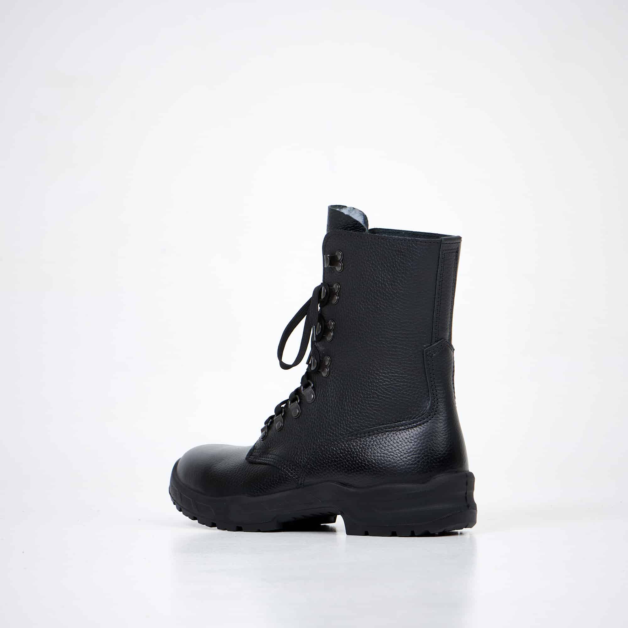 2077 Combat Boots, auch bekannt als M77 Boots 2.0