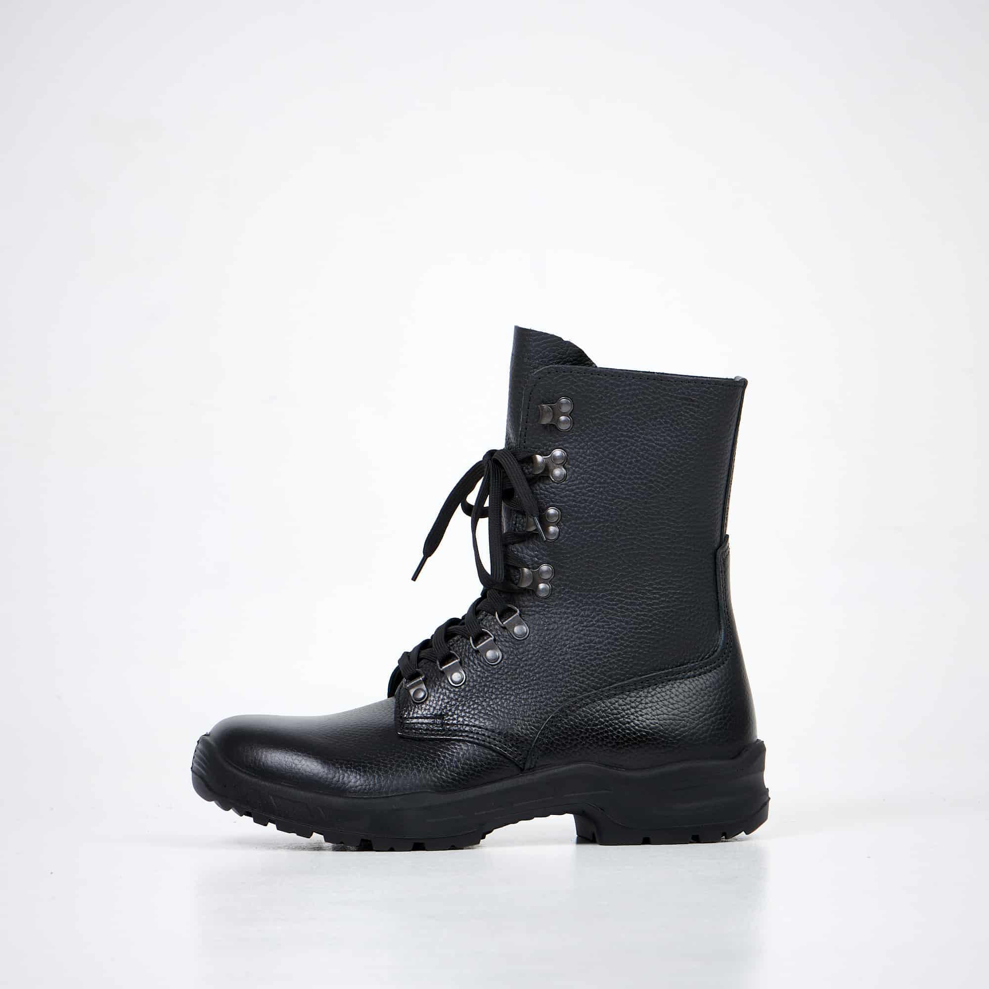 2077 Combat Boots, auch bekannt als M77 Boots 2.0