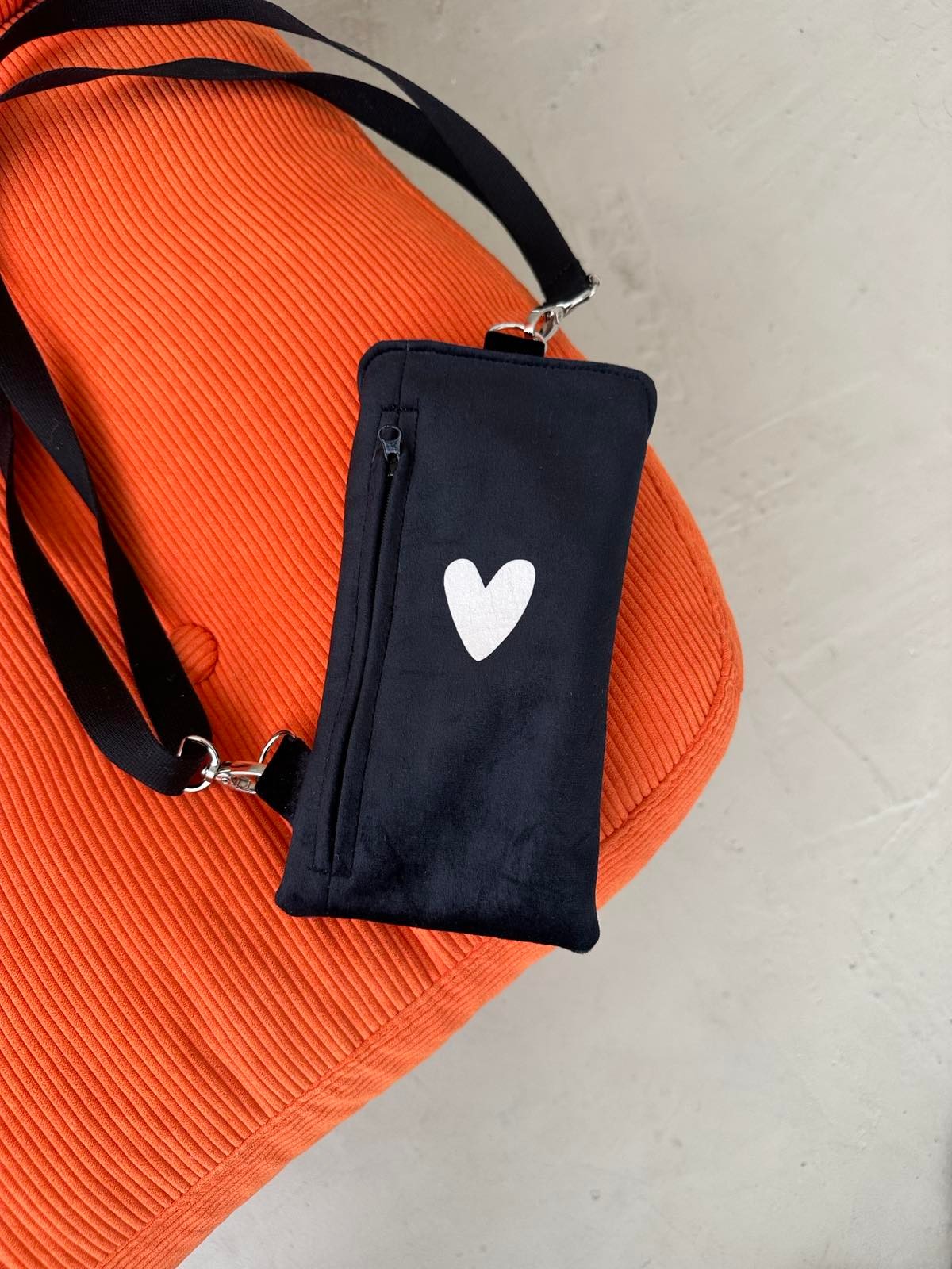 Phone Bag Heart - Black